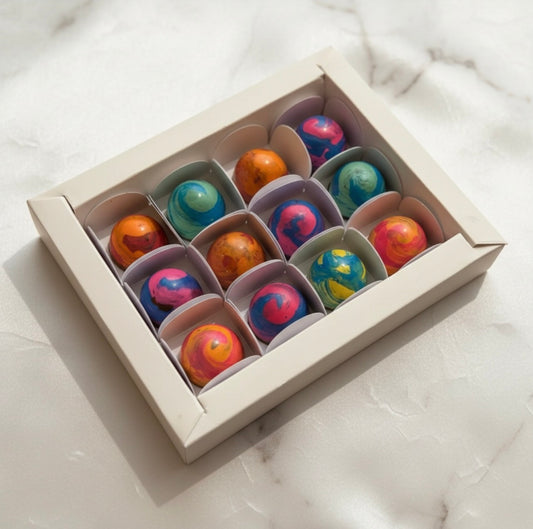 Caixa de papel cartão com 12 bombons